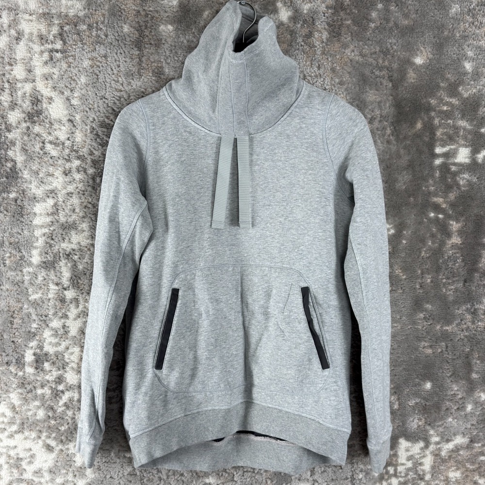 Lululemon Size 8 Athleisure Casual‎ Sweater Gray Long Sleeve Pullover